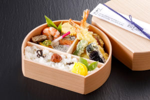 仕出し料理「半月弁当（天ぷら）」