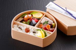 仕出し料理「半月弁当（御造り）」